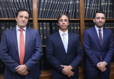 ¿Quiénes son los tres abogados argentinos detrás de la victoria en el juicio por YPF?