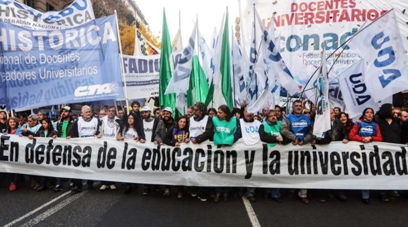 Paro universitario: los salarios de los docentes cayeron un 34% en dos años