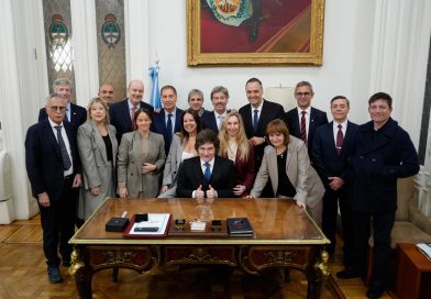 Adorni expuso a Milei en medio de las denuncias por enriquecimiento ilícito