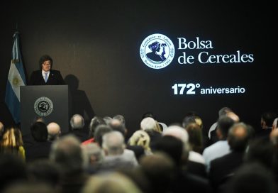 Anuncian baja de retenciones al campo