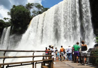 Fin de semana largo: más de 1,4 millones de turistas viajaron por la Argentina y gastaron $340.000 millones