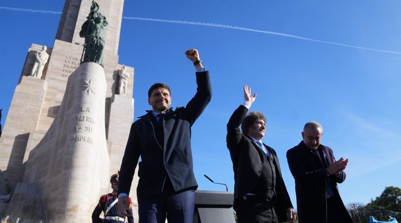 Reclamos de Pullaro por obra pública en el Día de la Bandera