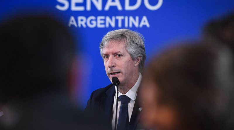 Senadores peronistas piden citar a Bausili por el traslado de oro del BCRA al exterior Senadores peronistas piden citar a Bausili por el traslado de oro del BCRA al exterior
