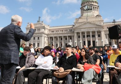 La UBA sale a la calle con servicios de salud gratuitos y clases magistrales en Plaza de Mayo La UBA sale a la calle con servicios de salud gratuitos y clases magistrales en Plaza de Mayo