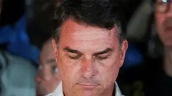 Flávio Bolsonaro escapó de Brasil por Argentina pese a la prohibición de la Justicia