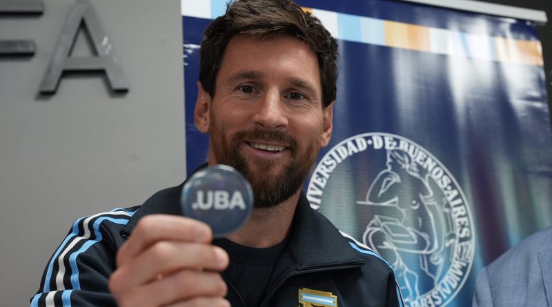 Lionel Messi recibió el Doctorado Honoris Causa de la UBA antes de su despedida de la Selección Lionel Messi recibió el Doctorado Honoris Causa de la UBA antes de su despedida de la Selección